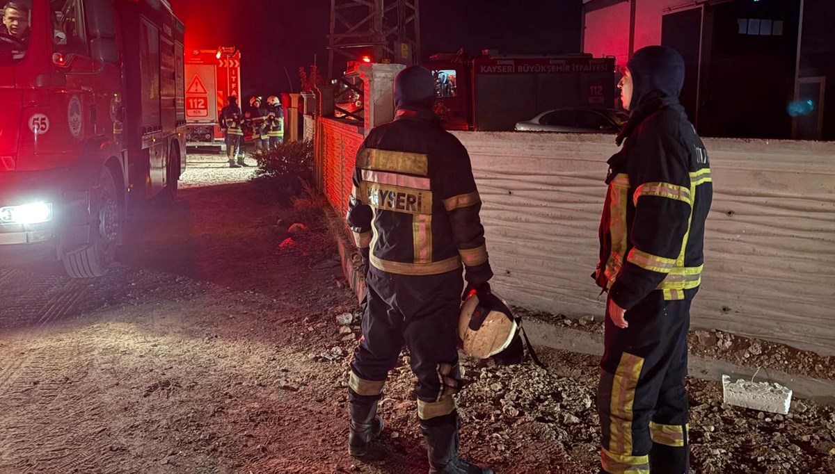 Plastik fabrikasında yangın: Bir işçi zehirlendi