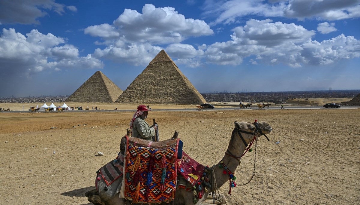 Dünyanın yedi harikasından biri: Giza piramitleri Dünyanın yedi harikasından biri: Giza piramitleri