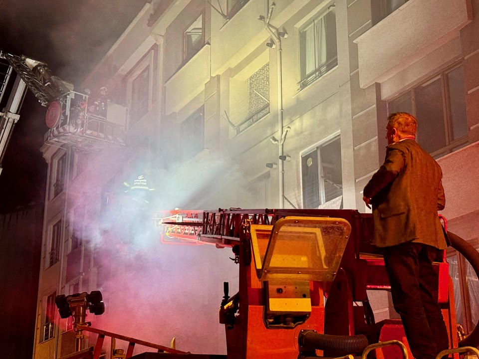 Eskişehir'de apartman garajında yangın: 30 kişi dumandan etkilendi - 1