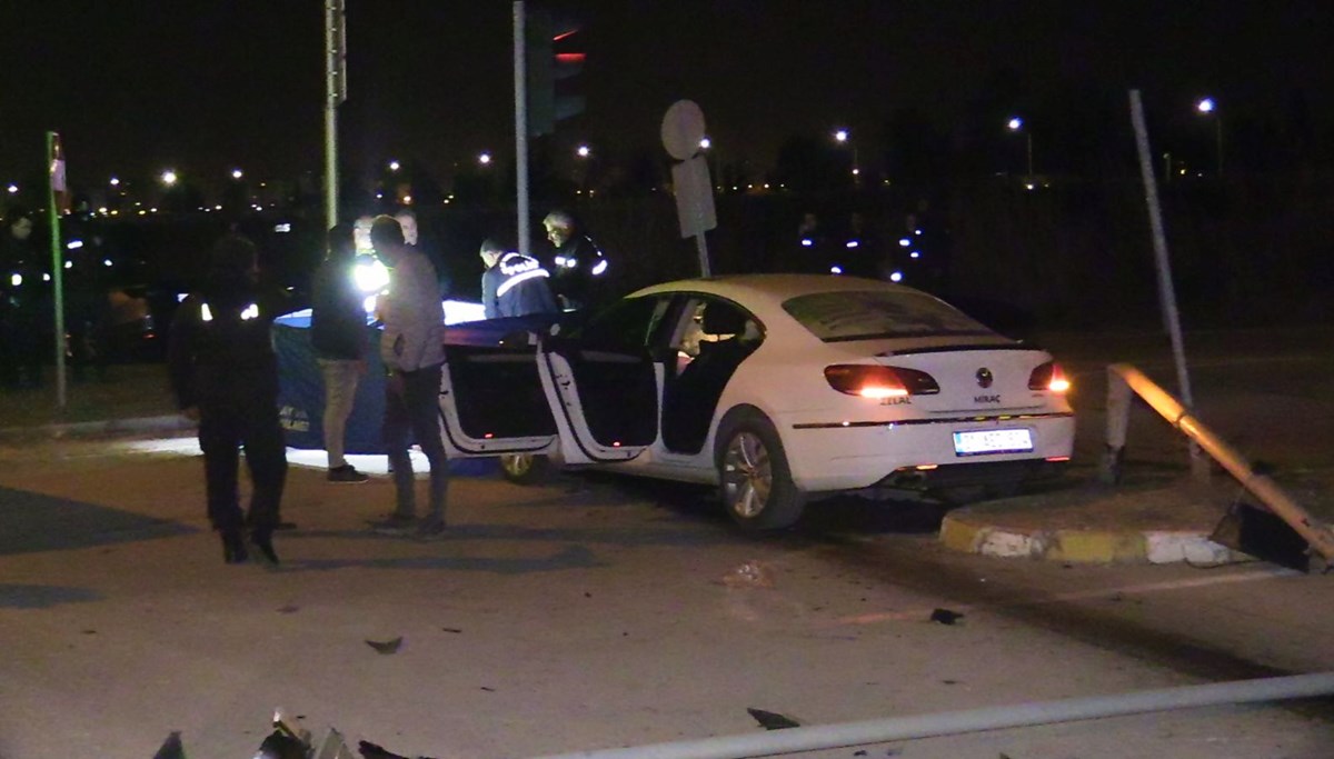 Adana'da uygulama noktasında otomobilin çarptığı polis şehit oldu