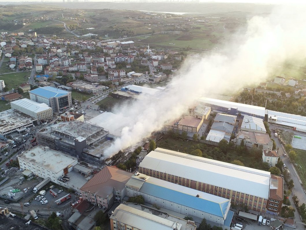 Istanbul Da Fabrika Yangini Ntv