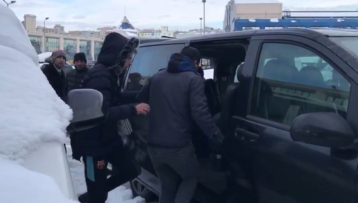 İstanbul'dan çıkış yasağı fırsatçılara yaradı: Otobüs yerine minibüs