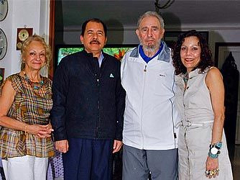 Castro ve eşi aynı karede - 1