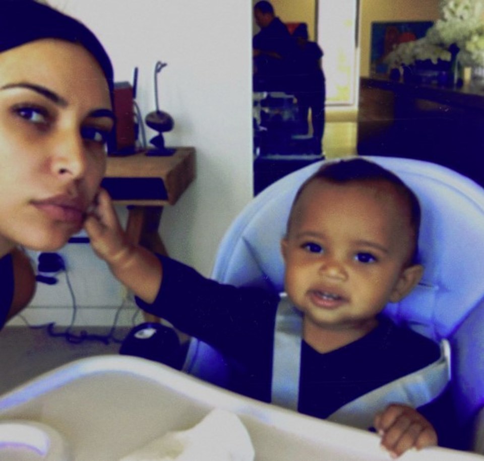 Kim Kardashian'dan oğlu Saint West'le fotoğraf paylaşımı - 3