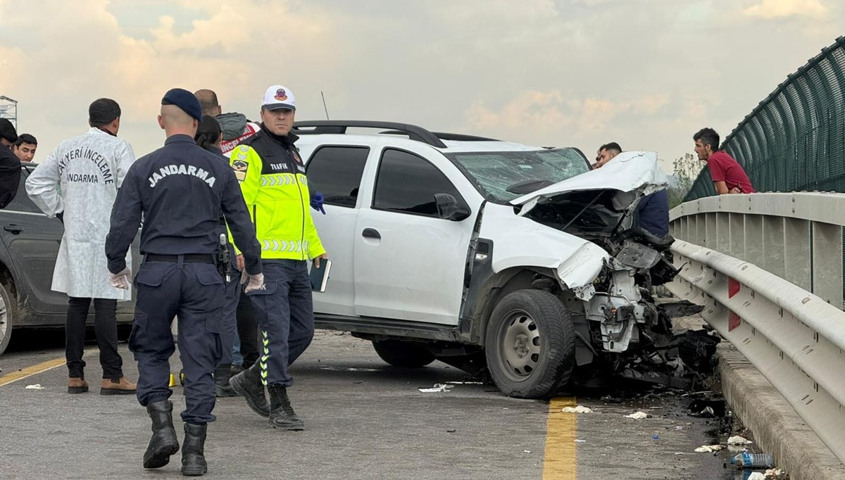 Jandarma aracı ile otomobil çarpıştı: İki şehit Jandarma aracı ile otomobil çarpıştı: İki şehit