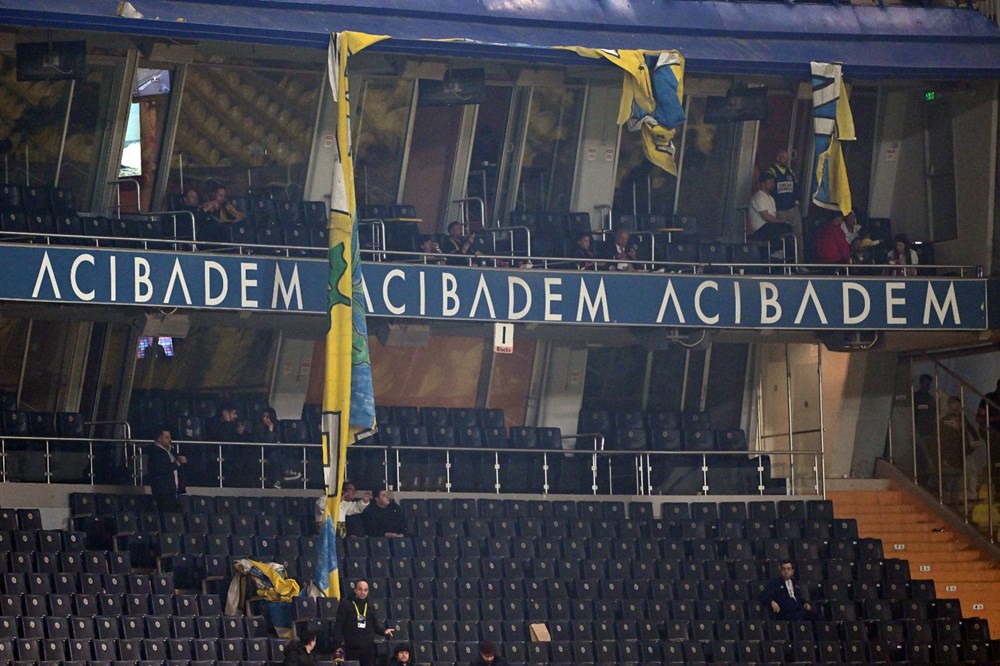 Maç sonu Kadıköy karıştı: 90+4'teki şokun ardından taraftarlar basın tribününe girdi - 7