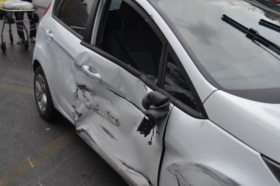 Yunus ekibine otomobil çarptı: 1’i ağır 2 polis yaralı - 2