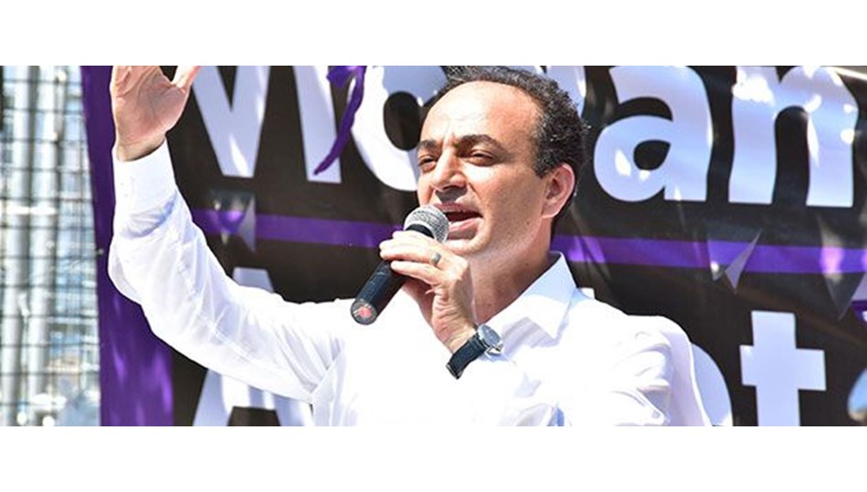 Osman Baydemir'in 1 yıl 5 aylık hapis cezası bozuldu