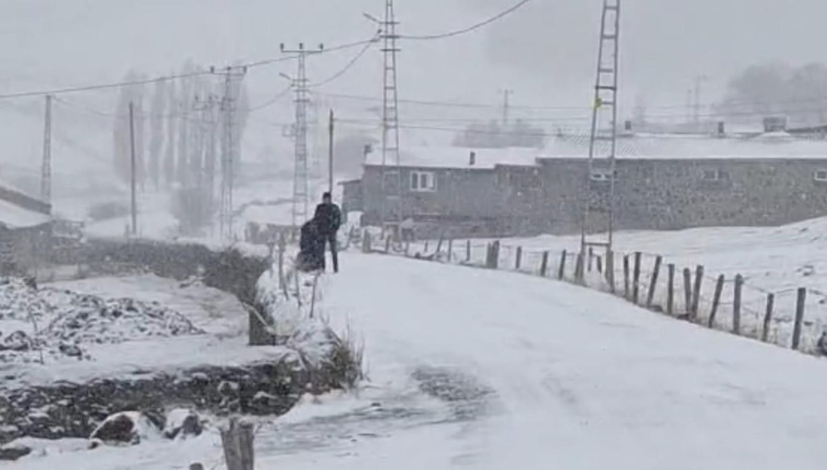 Yeni güne kar ve tipiyle başladılar: Köyler beyaz örtüyle kaplandı