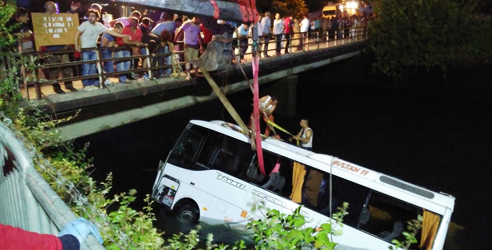 Osmaniye'de öğrenci otobüsü sulama kanalına düştü: 14 ölü - 2