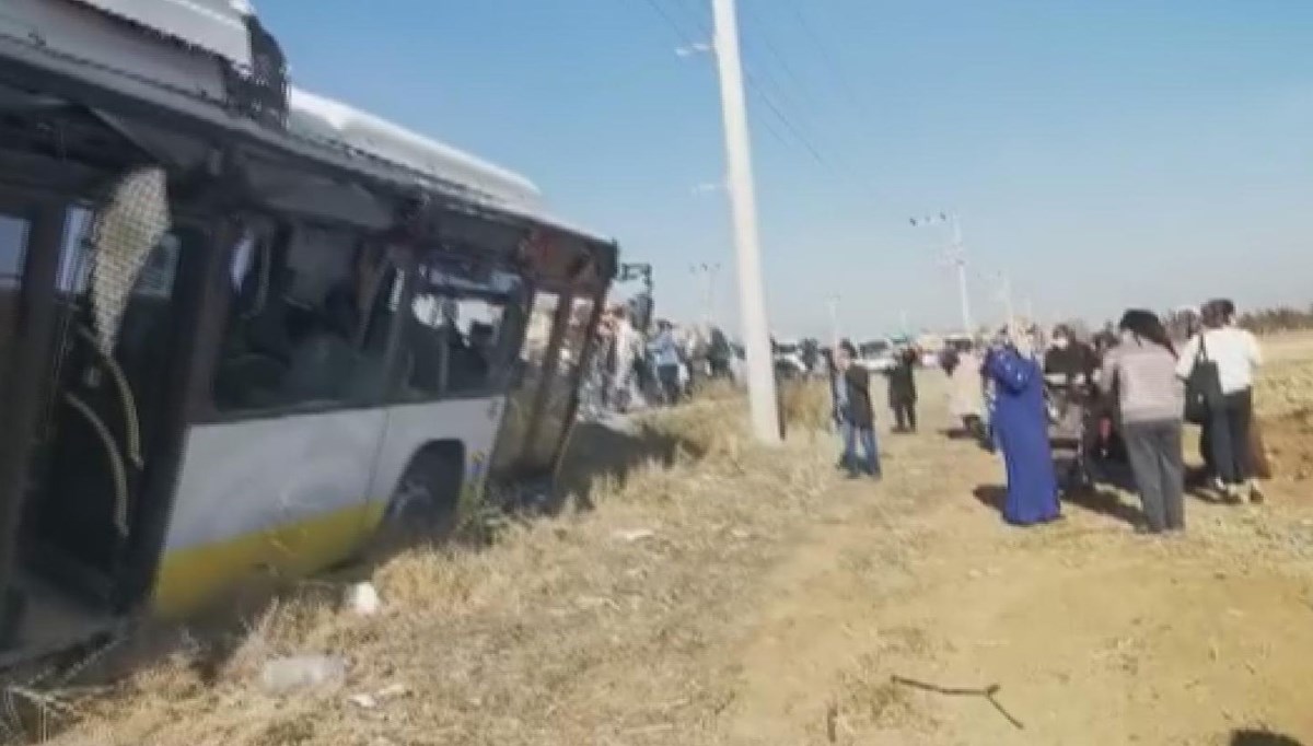Belediye otobüsü, elektrik direğine çarptı: 17 yaralı