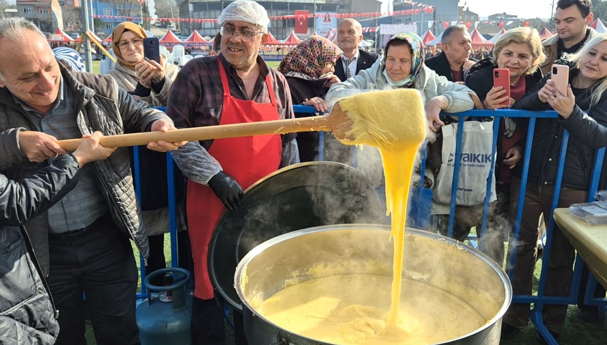 Saatler öncesinden akın ettiler: 1 ton mıhlama için yarım kilometre kuyruk oluştu