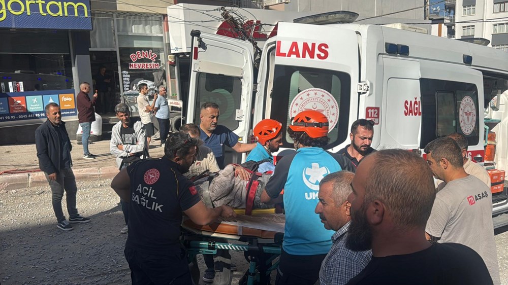 Malatya'da freni arızalanan kamyon 15 araca çarptı: Yaralılar var - 4