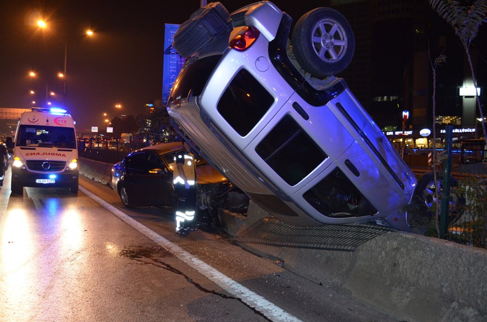 Kadıköy'deki zincirleme kaza trafikte yoğunluğa neden oldu - 1