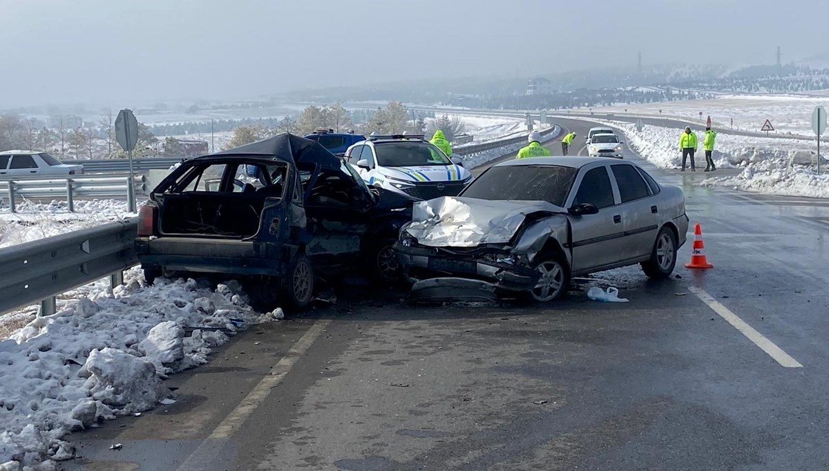 Kahramanmaraş'ta otomobiller çarpıştı: 1 ölü, 4 yaralı