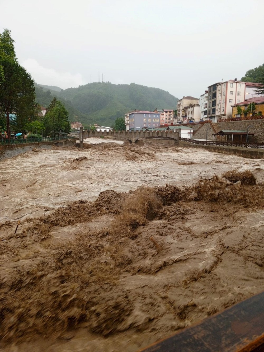 Karadeniz'i sel vurdu | Meteoroloji'den 17 il için uyarı üzerine uyarı: Sel, dolu ve heyelana dikkat! - 5