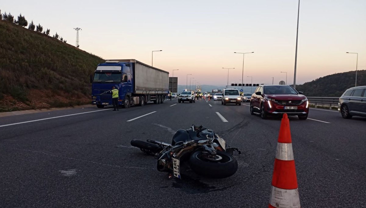 Kuzey Marmara Otoyolu'nda tıra çarpan motosikletin sürücüsü öldü