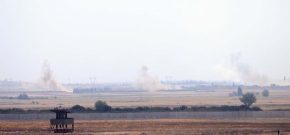 Tankların girişi sırasında sınırda konuşlu birliklerin, IŞİD kontrolündeki bölgeleri topçu ateşine tuttuğu haber veriliyor.
