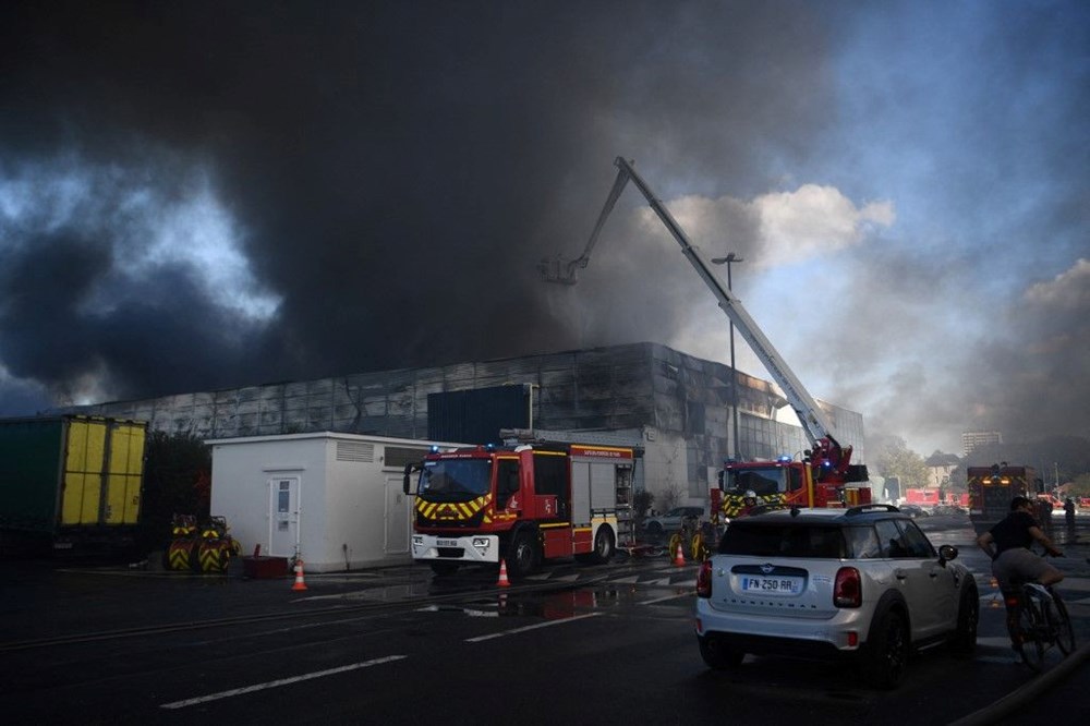 Paris'te bulunan dünyanın en büyük gıda pazarında yangın - 13