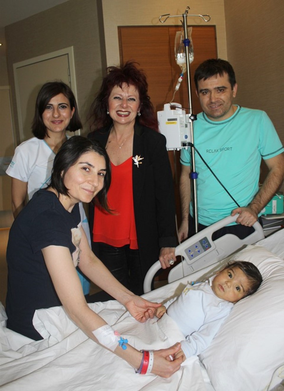 Prof. Aydoğdu (ayakta, ortada): Bebeğin ve annenin sağlığı iyi.
