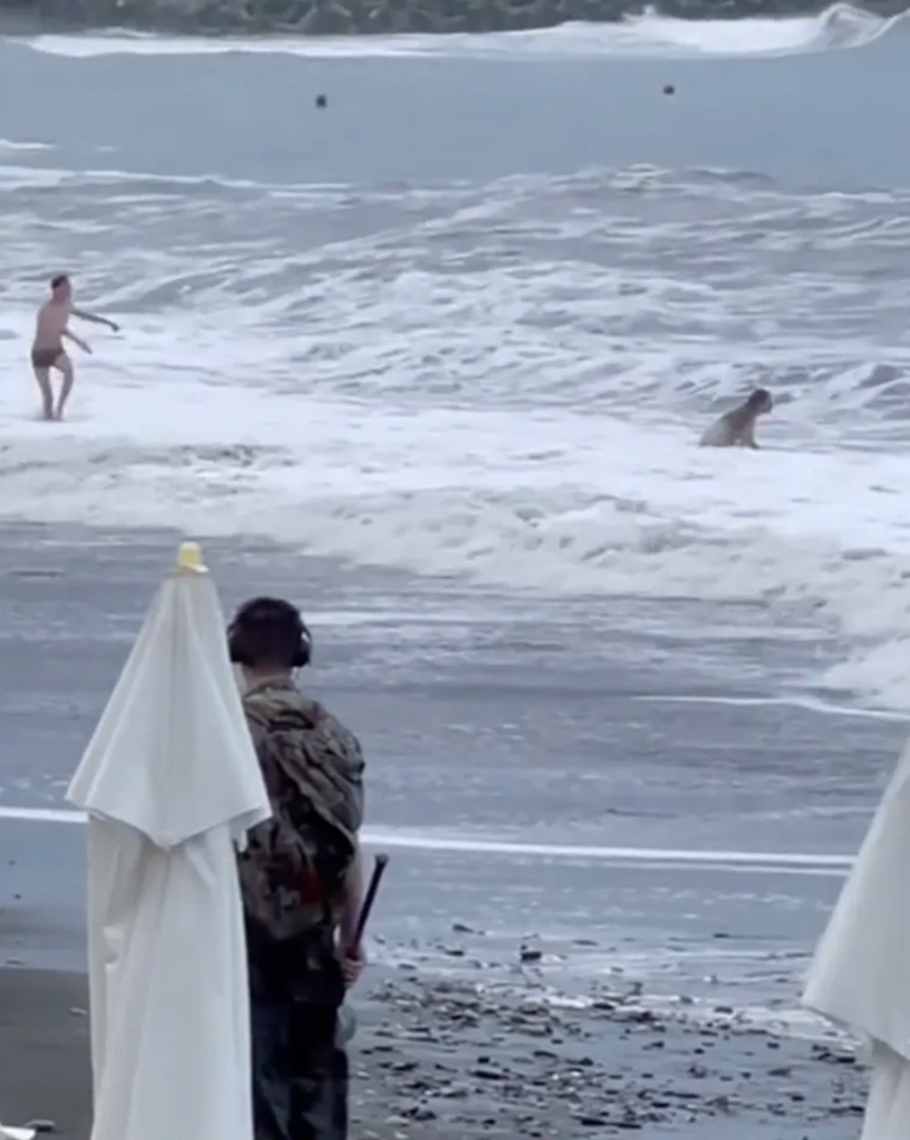 Genç modelin trajik sonu! Sahilde yürürken dalgalara kapılıp hayatını kaybetti - 5