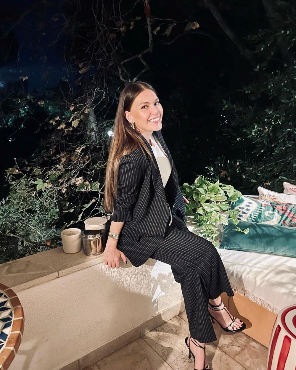 Demet Özdemir'den Şaşırtan Stil Değişikliği: Tek Gecelik İmaj Macerası! 125 lXMwEi3kE0WwKR4V A dAw