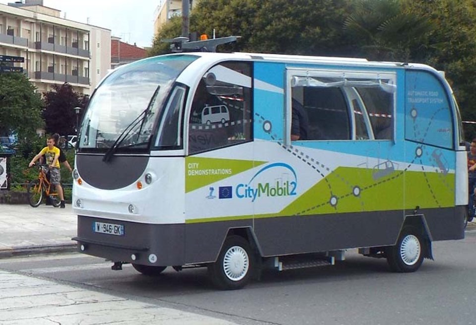 Avrupa'nın ilk şoförsüz minibüsleri yolcu taşımaya başladı - 3
