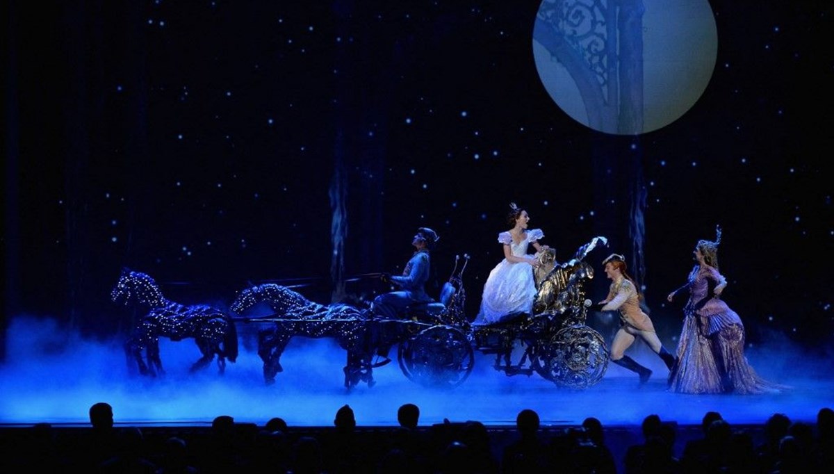 Cinderella müzikali, oyuncu kadrosunun beyazlardan oluştuğu gerekçesiyle iptal edildi