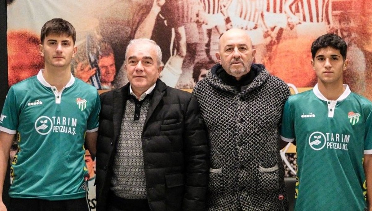 Bursaspor Kulübü, Ahmet Hakan Atış ve Ahmet Berke Ay’la profesyonel sözleşme imzaladı Bursaspor Kulübü, Ahmet Hakan Atış ve Ahmet Berke Ay’la profesyonel sözleşme imzaladı