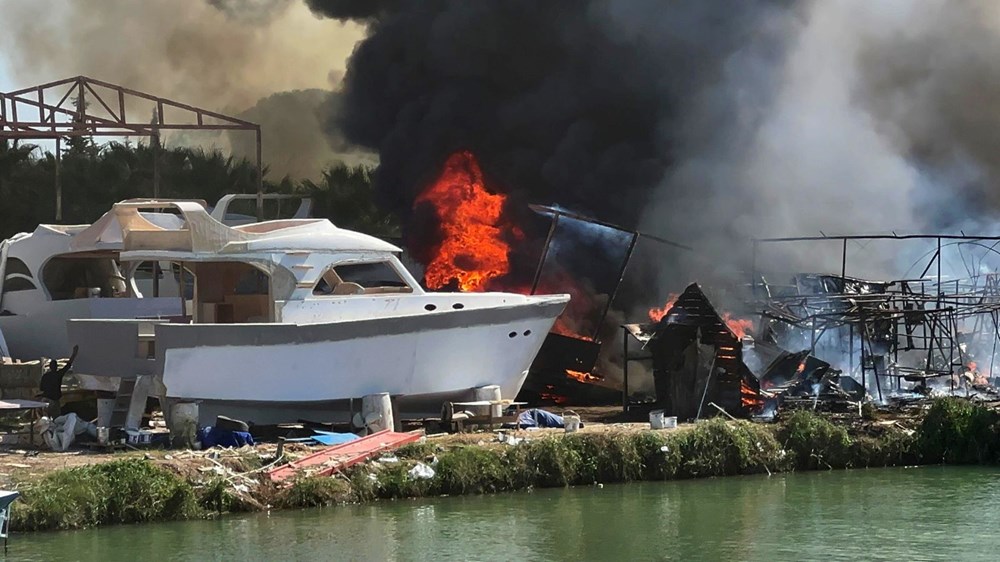 Antalya'da orman yangını | Otluk alanda çıktı teknelere sıçradı - 2