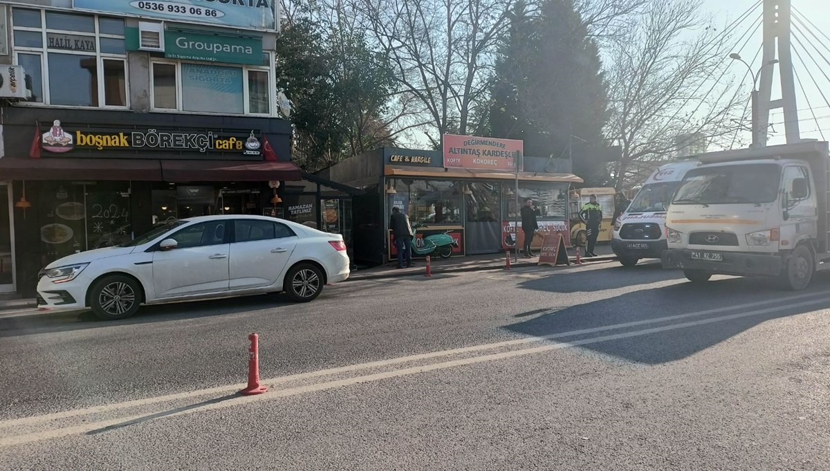 Polis merkezinin karşısında saldırı: Börekçinin önünde otururken bıçaklandı