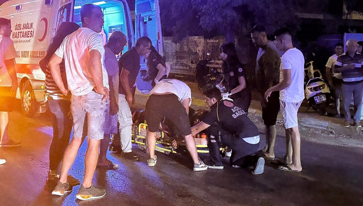 Motosikletler kafa kafaya çarpıştı: 2 yaralı Motosikletler kafa kafaya çarpıştı: 2 yaralı