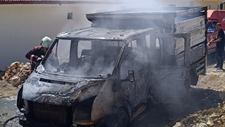 Malatya’da şantiyede araç yangını