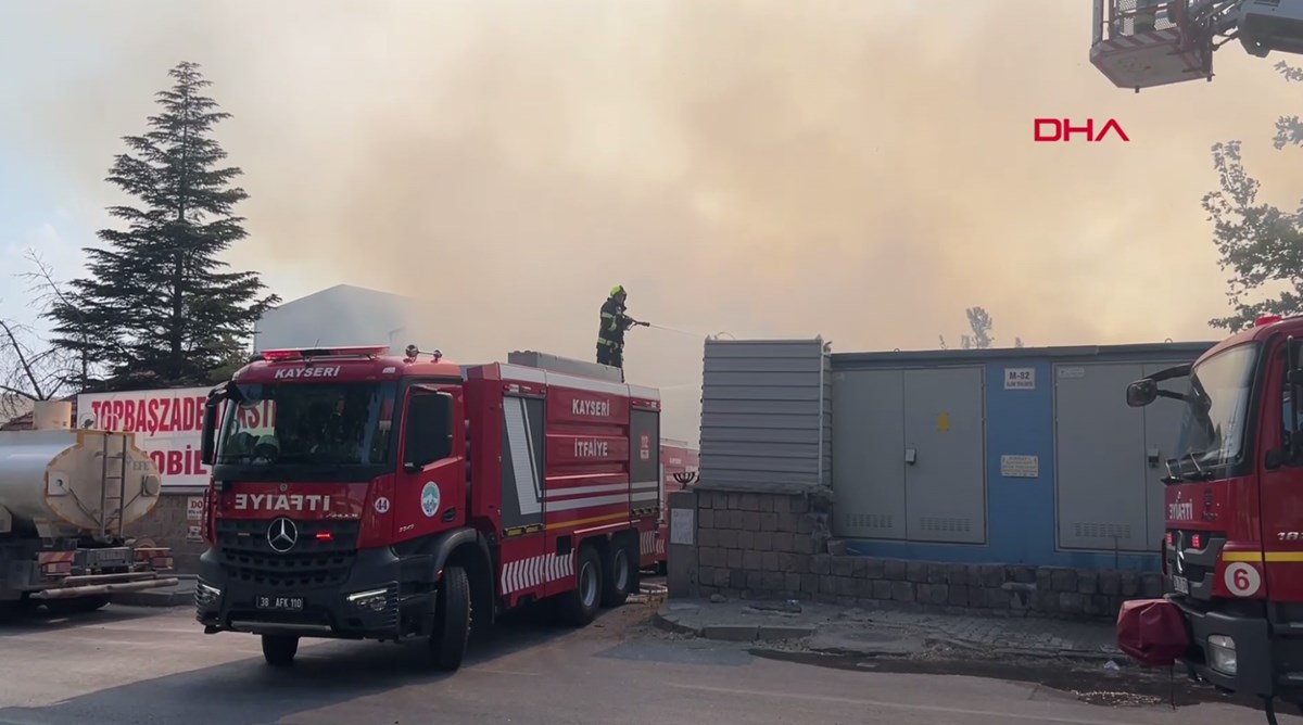 Kayseri Organize Sanayi'de ot yangını fabrikaya sıçradı