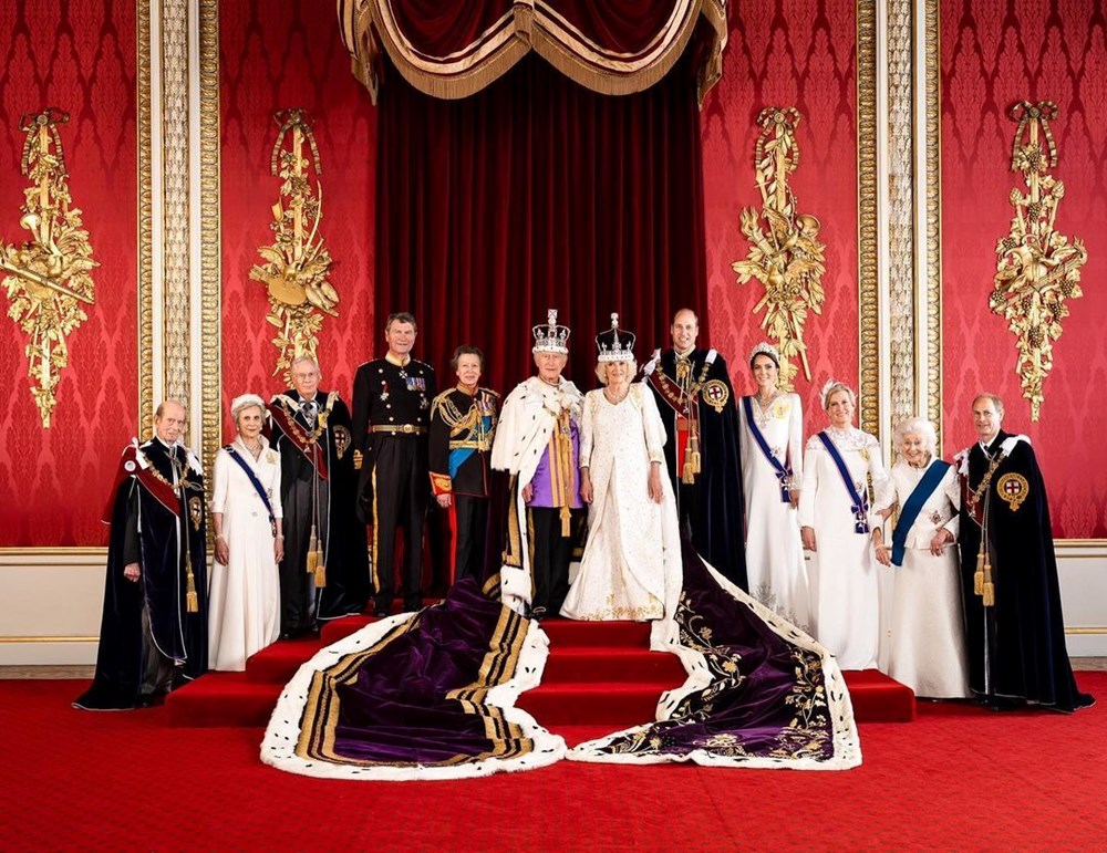 Kral Charles ve Kraliçe Camilla'nın resmi kraliyet portreleri yayınlandı - 4