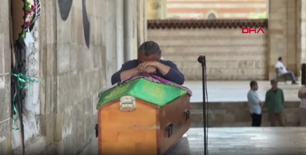 İstanbul'da güpegündüz öldürülen Bahar Aksu'ya gözyaşlarıyla veda 73 lZu lCHp40Ol0Mk9aX 9HQ