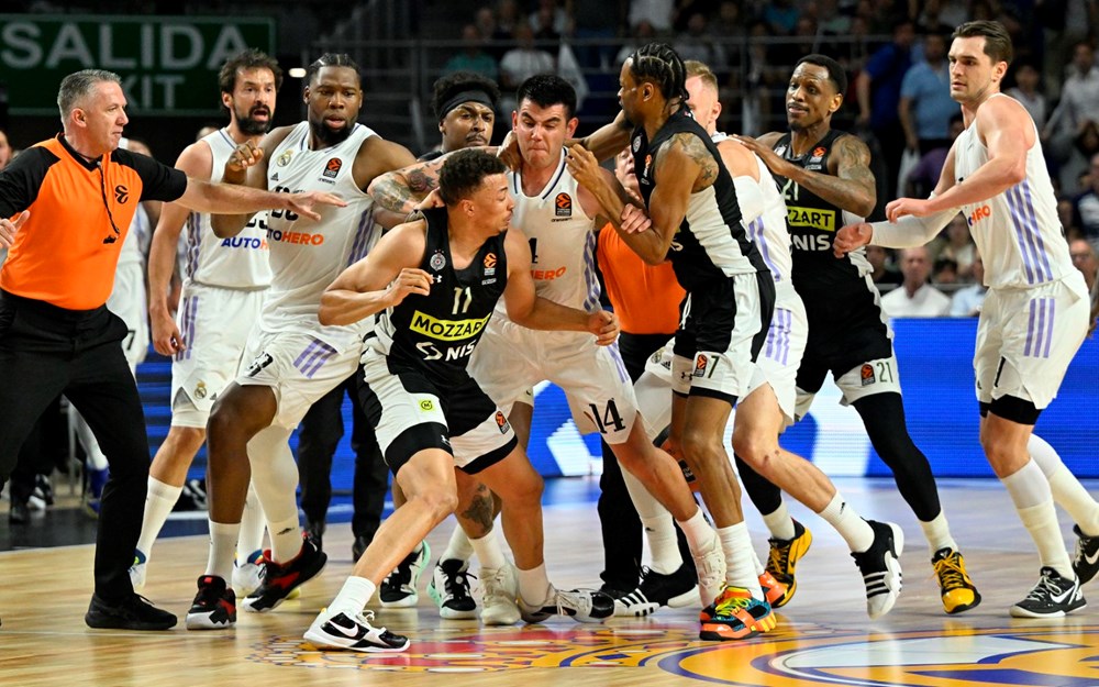 Madrid'de olaylı gece: Real Madrid-Partizan maçında yumruk yumruğa kavga - 24