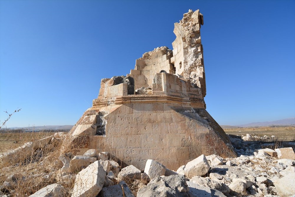 Depremde hasar gören 600 yıllık kümbet restore edilecek - 3