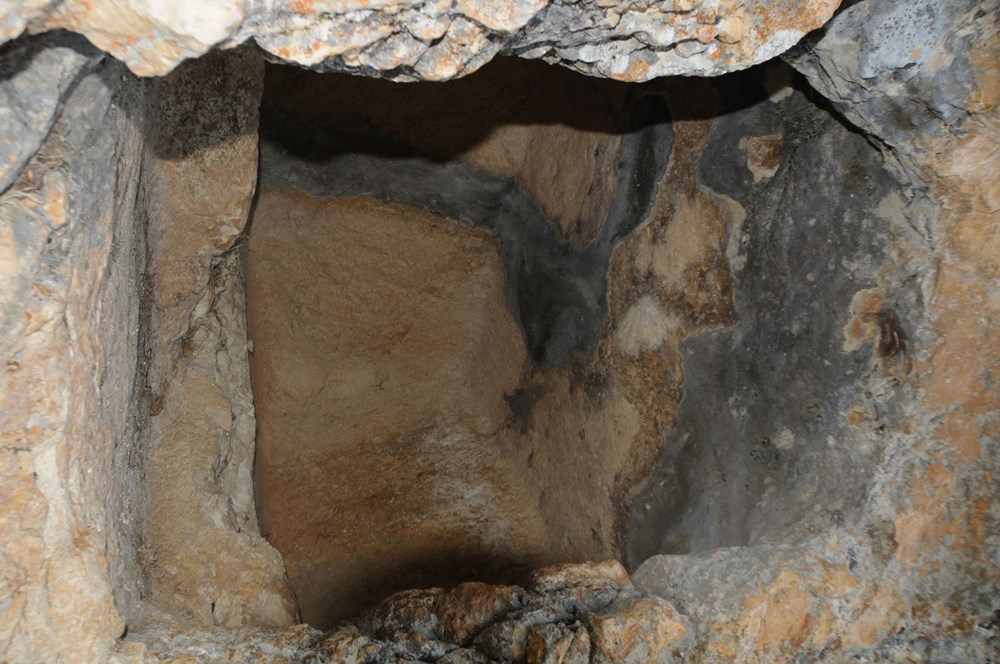 Koçbaşı ve taş işlemeli mezarlar definecilerin talanına uğradı - 6
