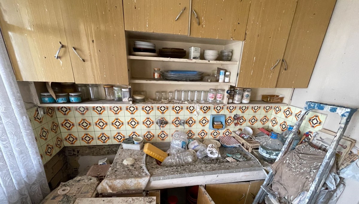 Kötü kokular çöp evi ortaya çıkardı! Geçen yıl 2 kamyon çöp temizlenmiş Kötü kokular çöp evi ortaya çıkardı! Geçen yıl 2 kamyon çöp temizlenmiş