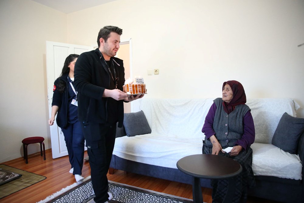 110 yaşındaki Selvi nine yıllara meydan okuyor: Her gün yediği 1 besin var - 4