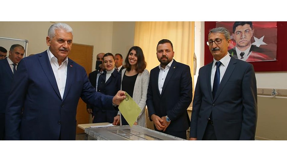 Oyunu kullanan Başbakan Yıldırım: Sonuç başımızın tacıdır
