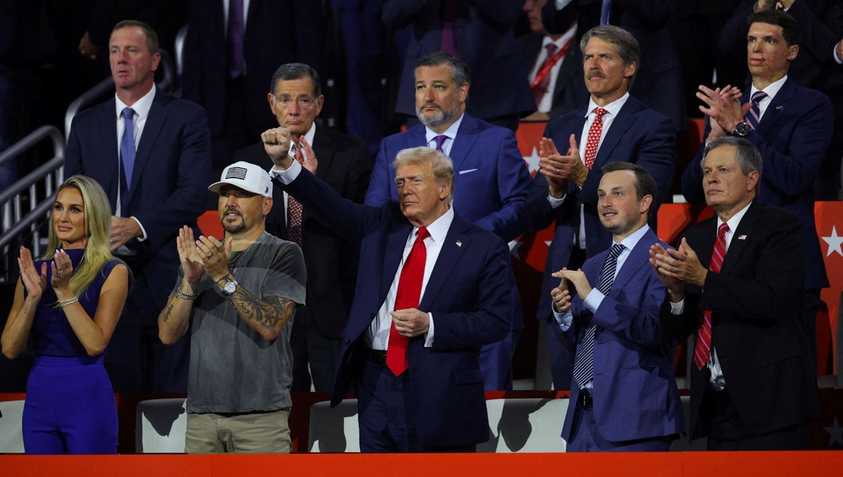 Trump, suikast girişimi sonrası ilk kez kürsüde: 4 ay sonra muazzam bir zafer kazanacağız Trump, suikast girişimi sonrası ilk kez kürsüde: 4 ay sonra muazzam bir zafer kazanacağız