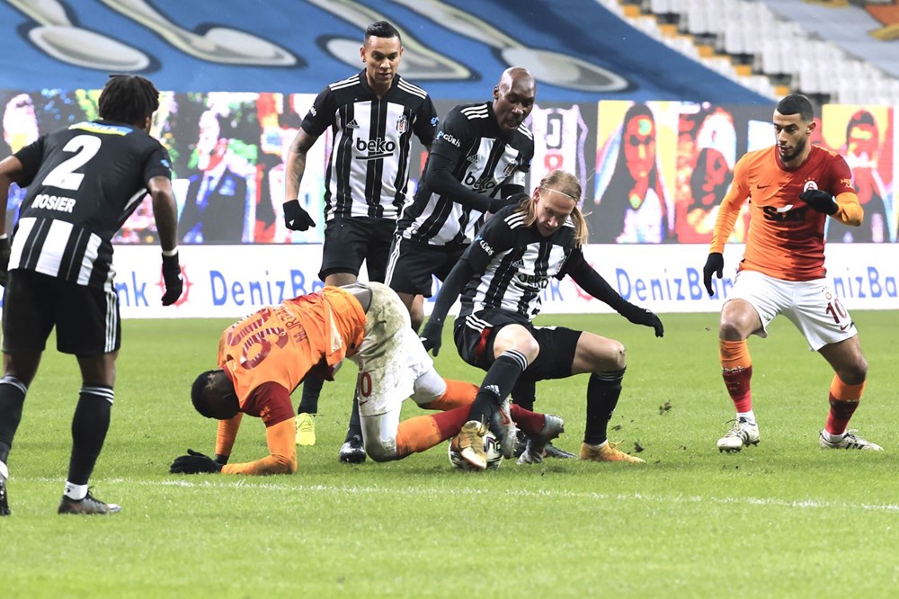 Beşiktaş won the first derby of the year - 12