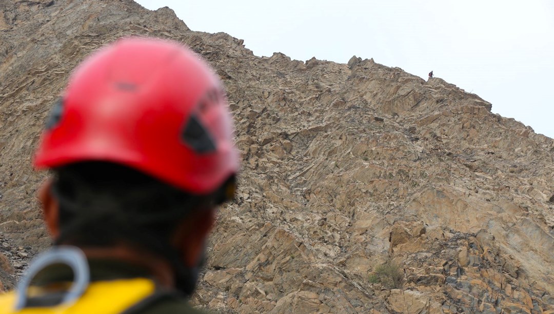 Bu işi herkes yapamıyor, ip tekniklerini bilmek gerekiyor! Endüstriyel dağcılar iş başında