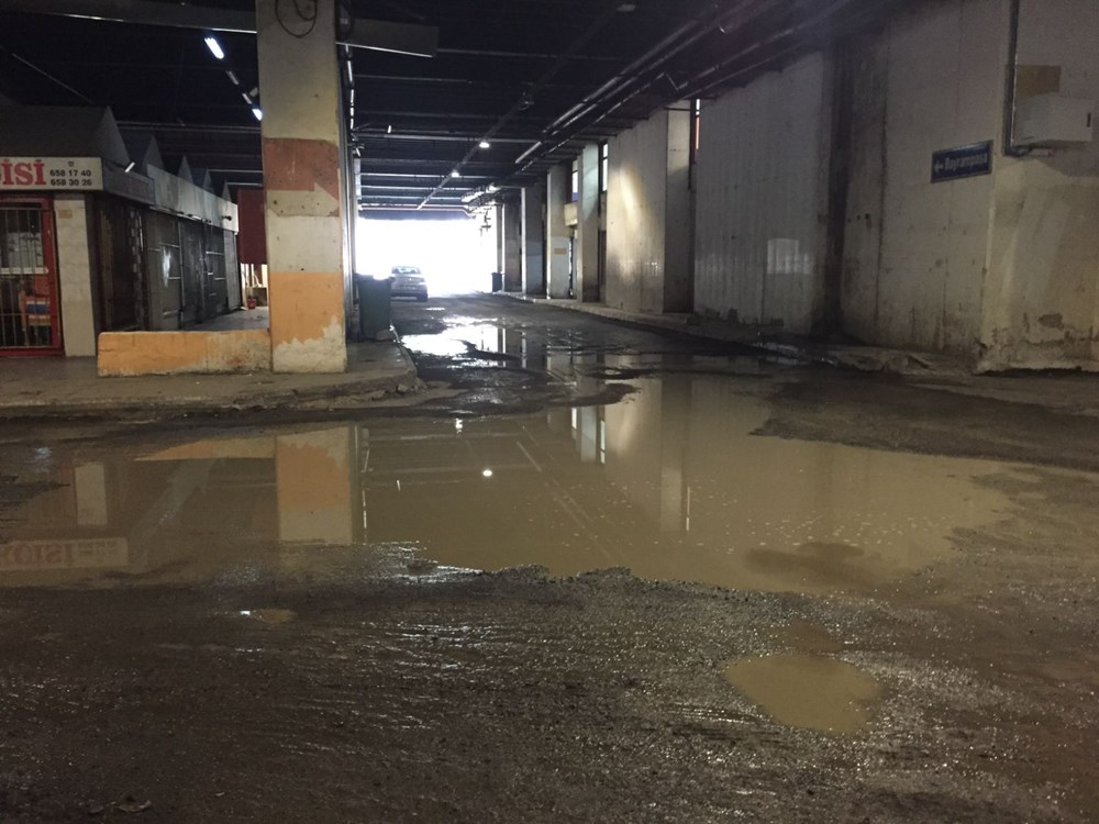 İstanbul'da şiddetli yağış: Yollar göle döndü, boğaza çamurlu su aktı - 7