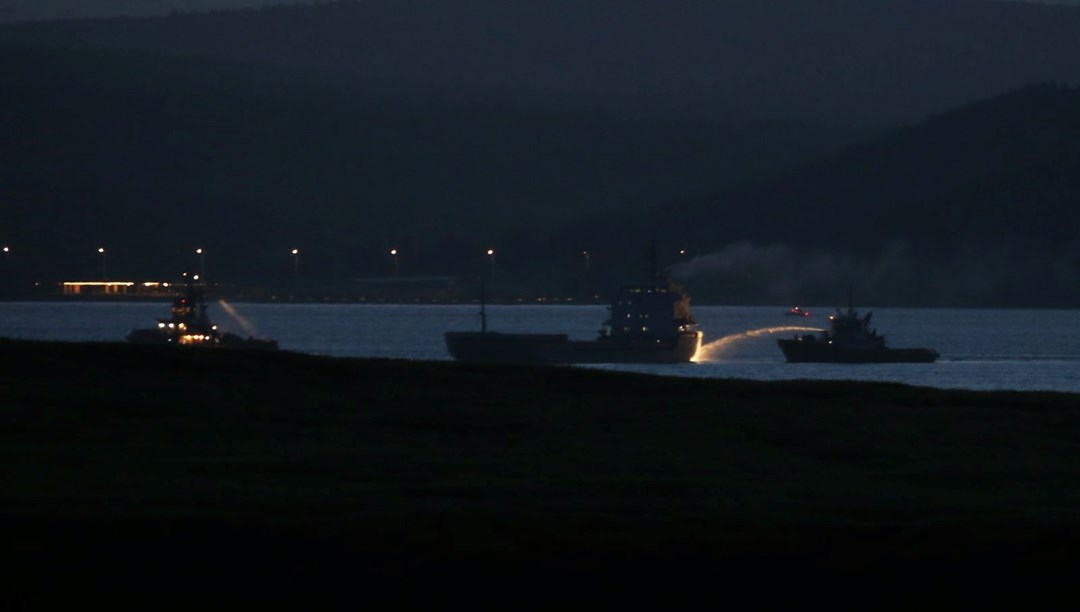 Kuru yük gemisinde yangın: Çanakkale Boğazı gemi trafiğine açıldı
