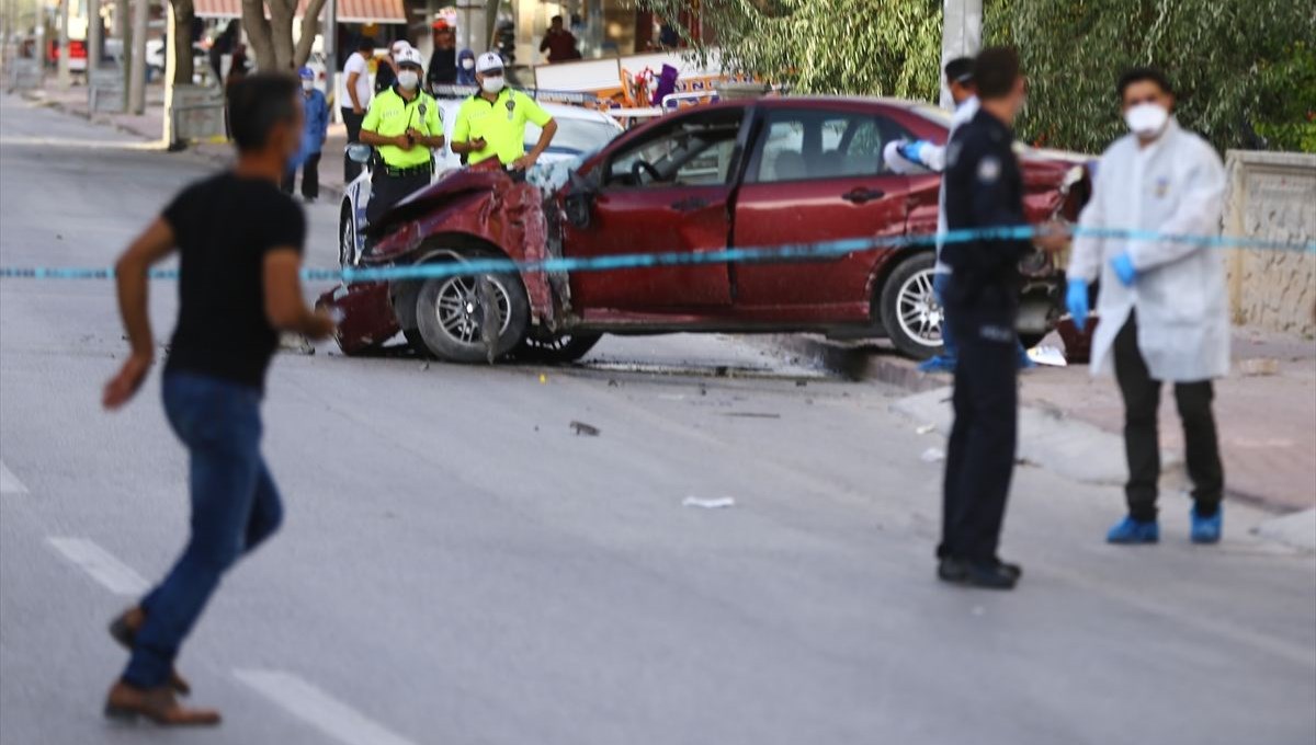 Konya'da otomobilin çarptığı 5 yaşındaki çocuk ile babası hayatını kaybetti