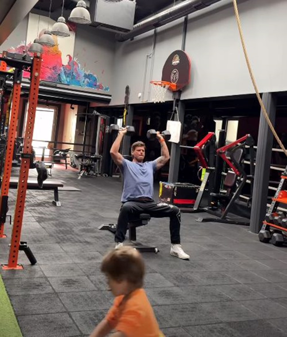 Kıvanç Tatlıtuğ ile oğlu Kurt Efe'den yeni paylaşım: Birlikte spora gittiler - 4