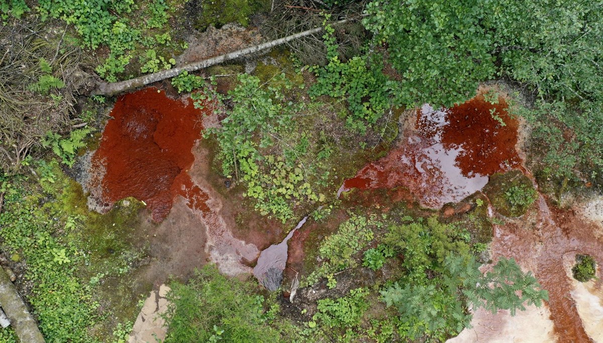 Kızıl renkteki suyu ve travertenleriyle büyük ilgi görüyor